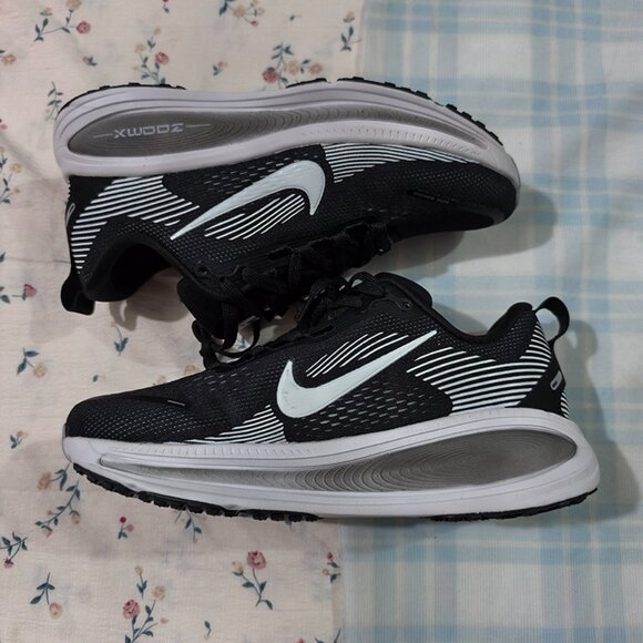 Nike Air Zoom Vomero 18 Road Running Shoes - Picture 8 of 8